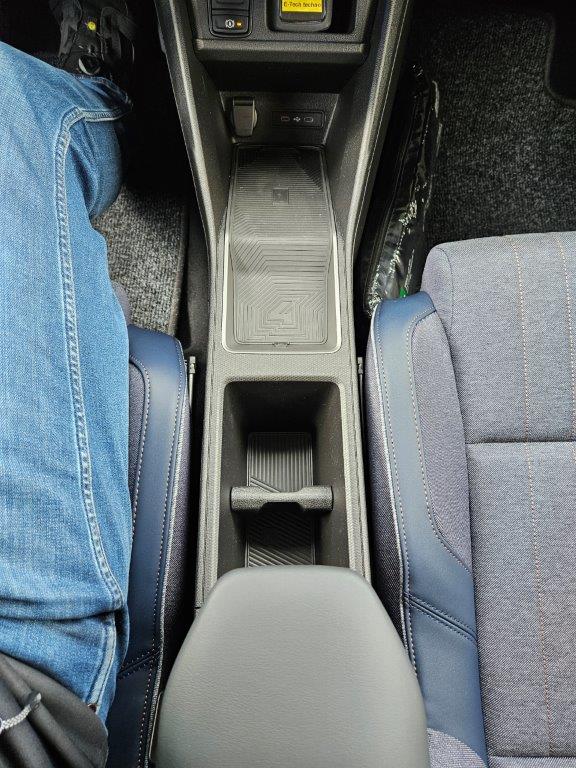 RENAULT R4 E-Tech Comfort Range techno-image-12