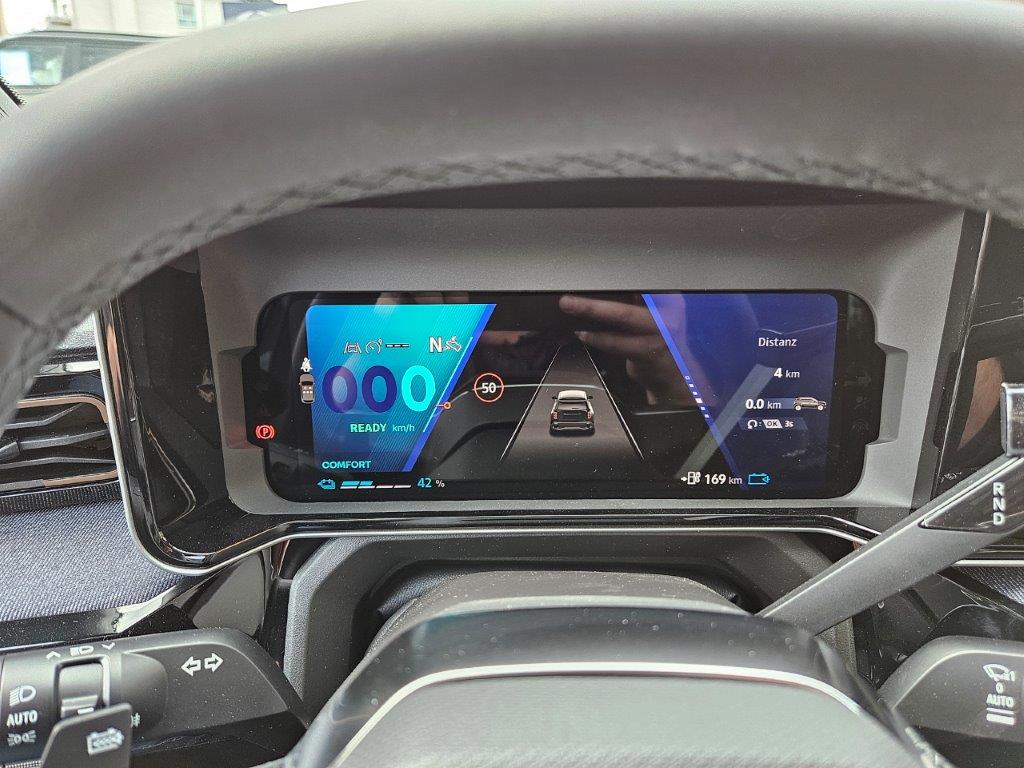 RENAULT R4 E-Tech Comfort Range techno-image-9