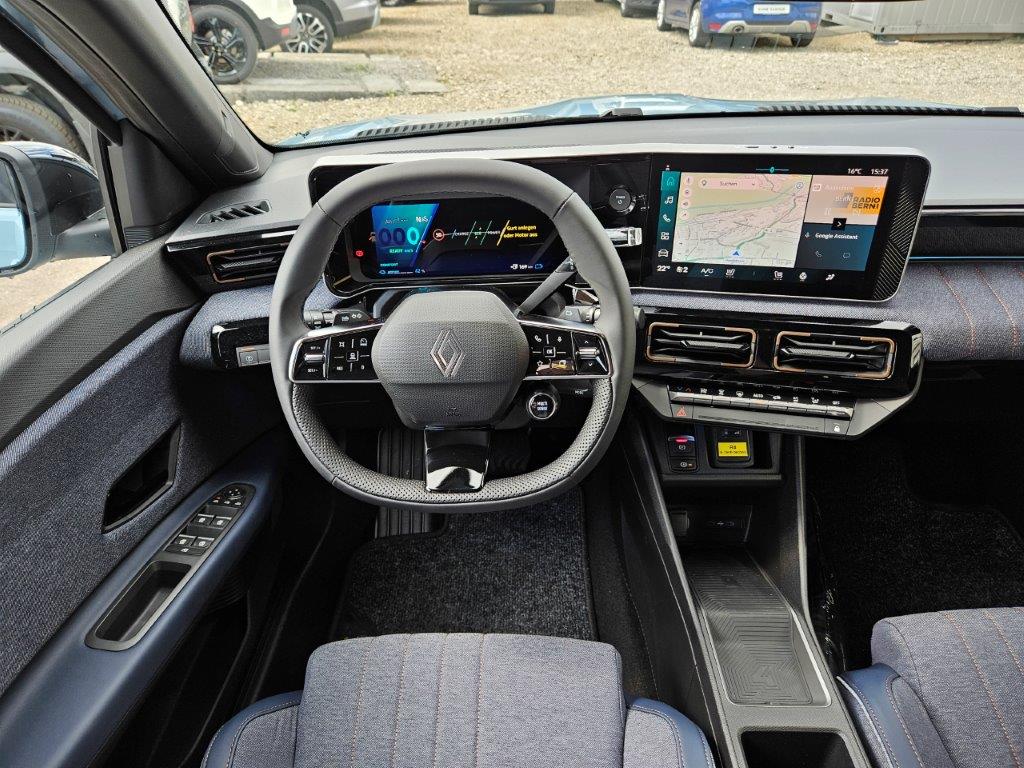 RENAULT R4 E-Tech Comfort Range techno-image-8