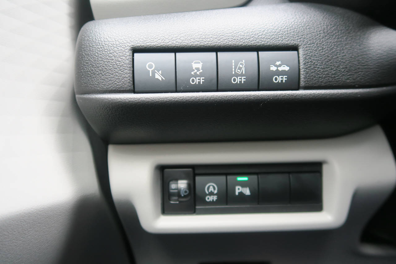 SUZUKI Swift 1.2 Sakura Top Hybrid 4x4-image-7