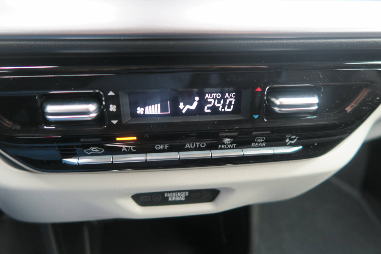 SUZUKI Swift 1.2 Sakura Top Hybrid 4x4-image-13