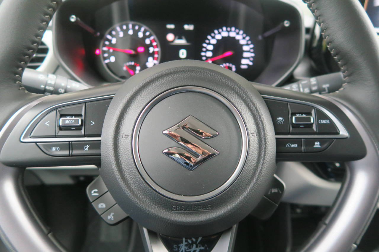 SUZUKI Swift 1.2 Sakura Top Hybrid 4x4-image-5