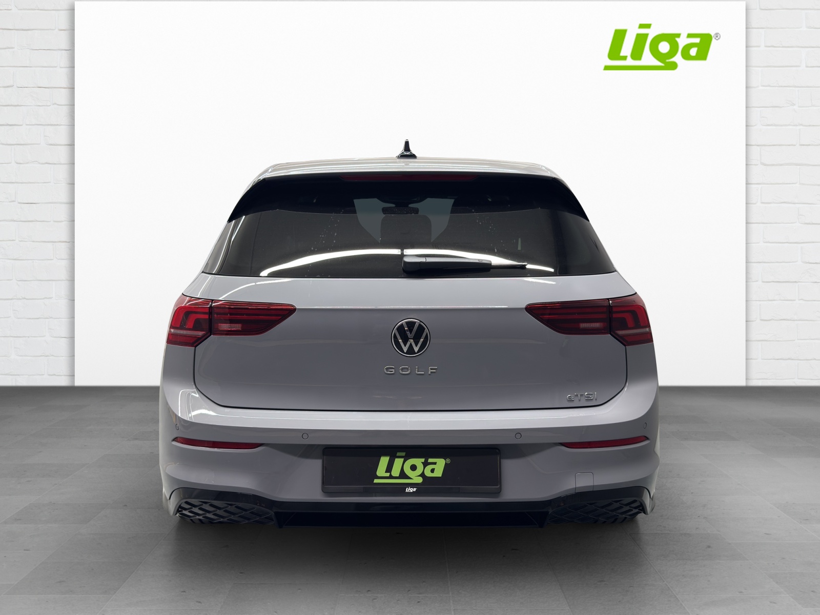 VW Golf VIII 1.5 eTSI R-Line DSG-image-4