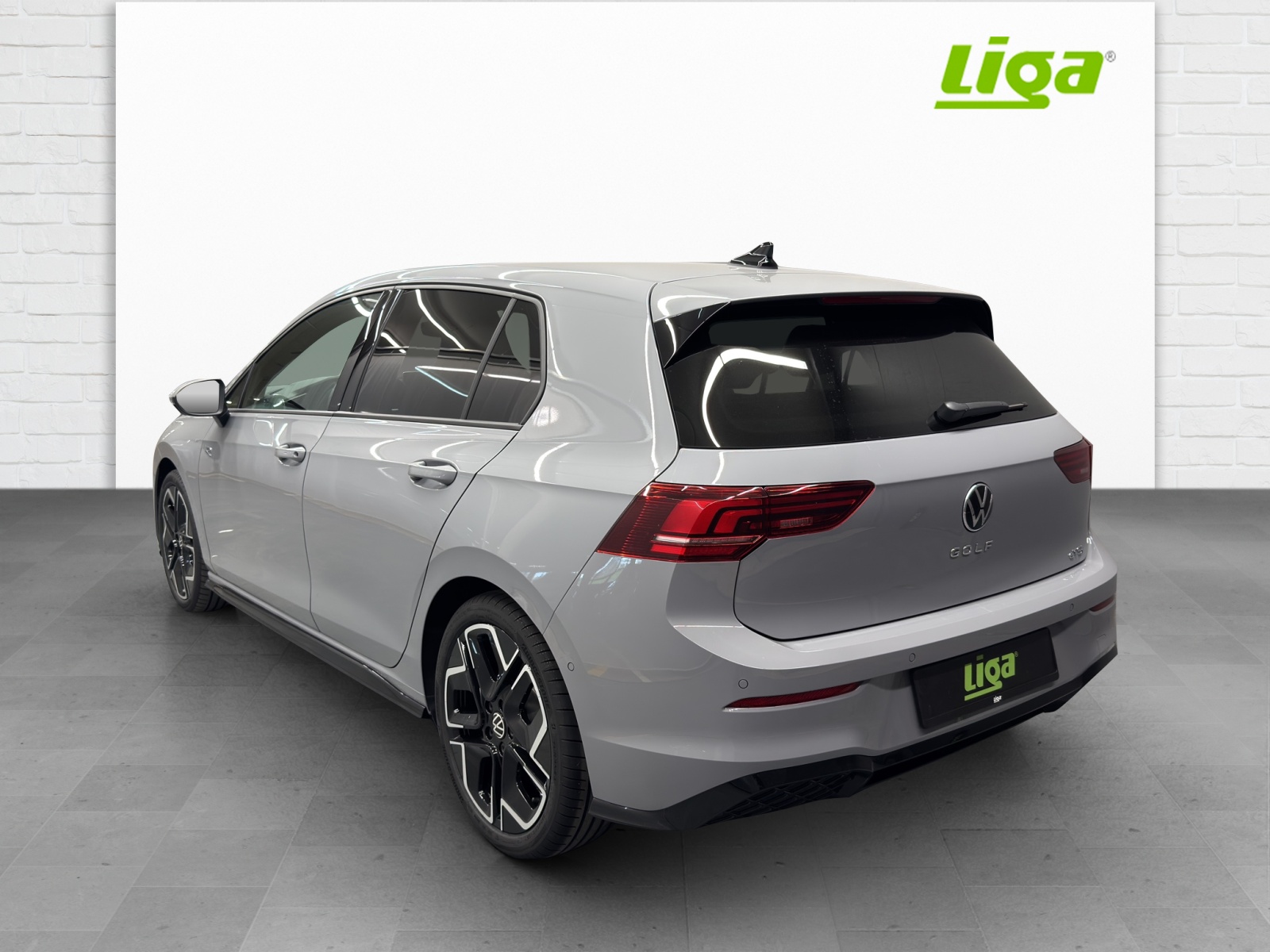 VW Golf VIII 1.5 eTSI R-Line DSG-showroom-element-3