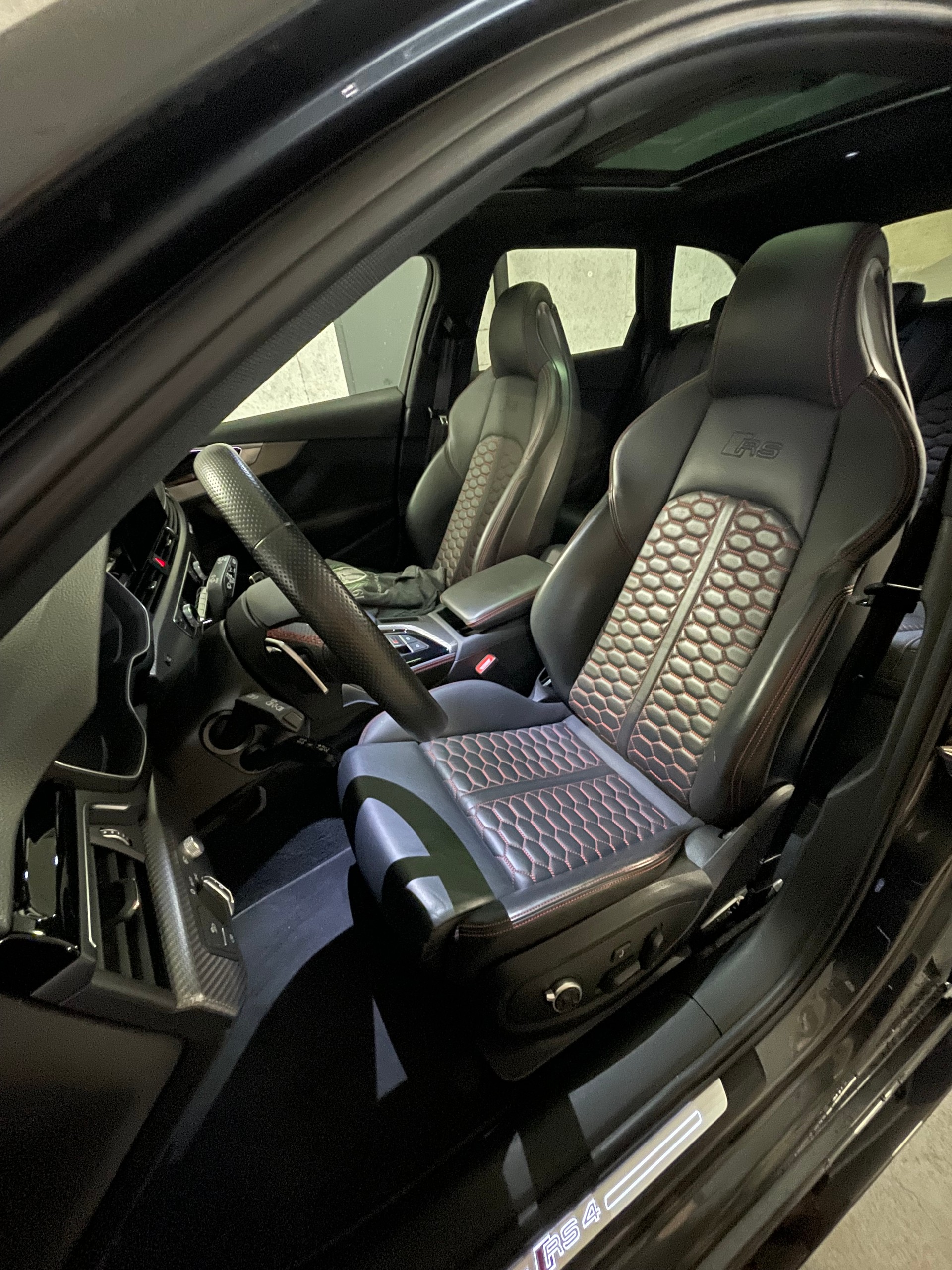 AUDI RS4-image-6