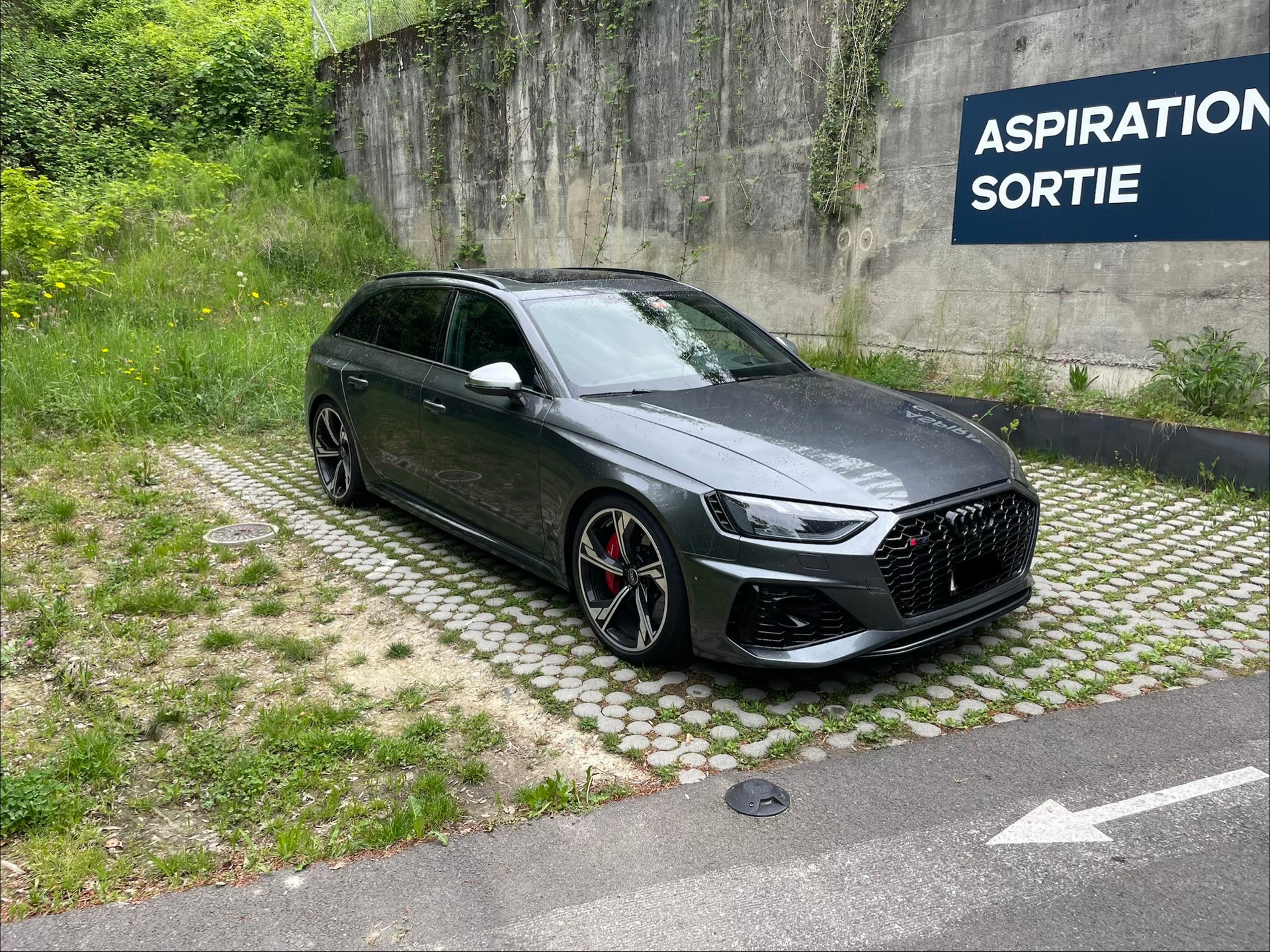AUDI RS4-image-2