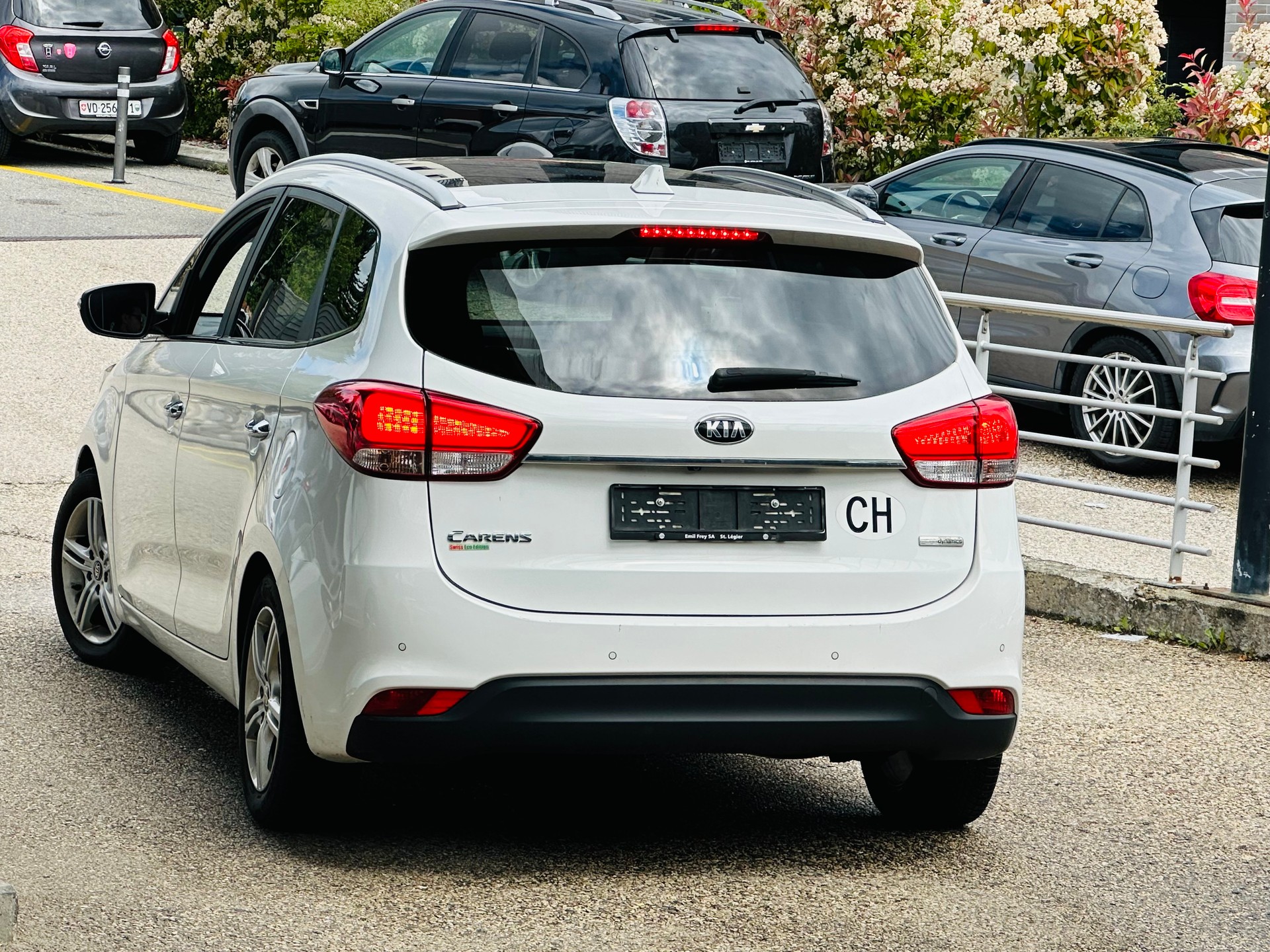 KIA Carens 1.7 CRDi Swiss Eco Edition-image-5