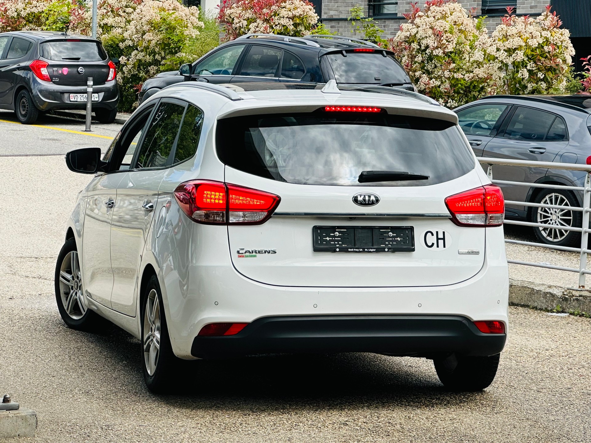 KIA Carens 1.7 CRDi Swiss Eco Edition-image-6