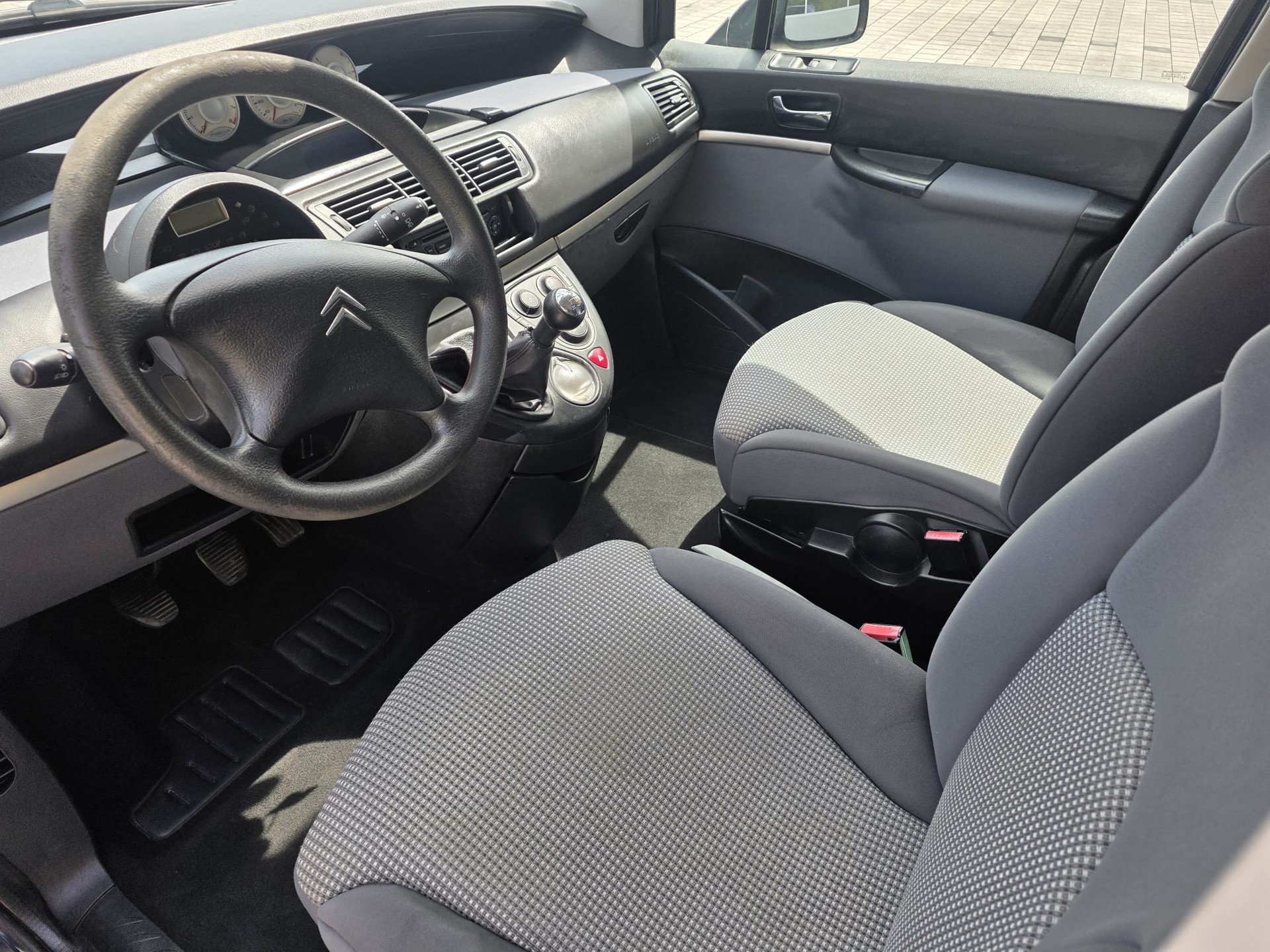 CITROEN C8 2.0 16V Essentiel (X)-image-9
