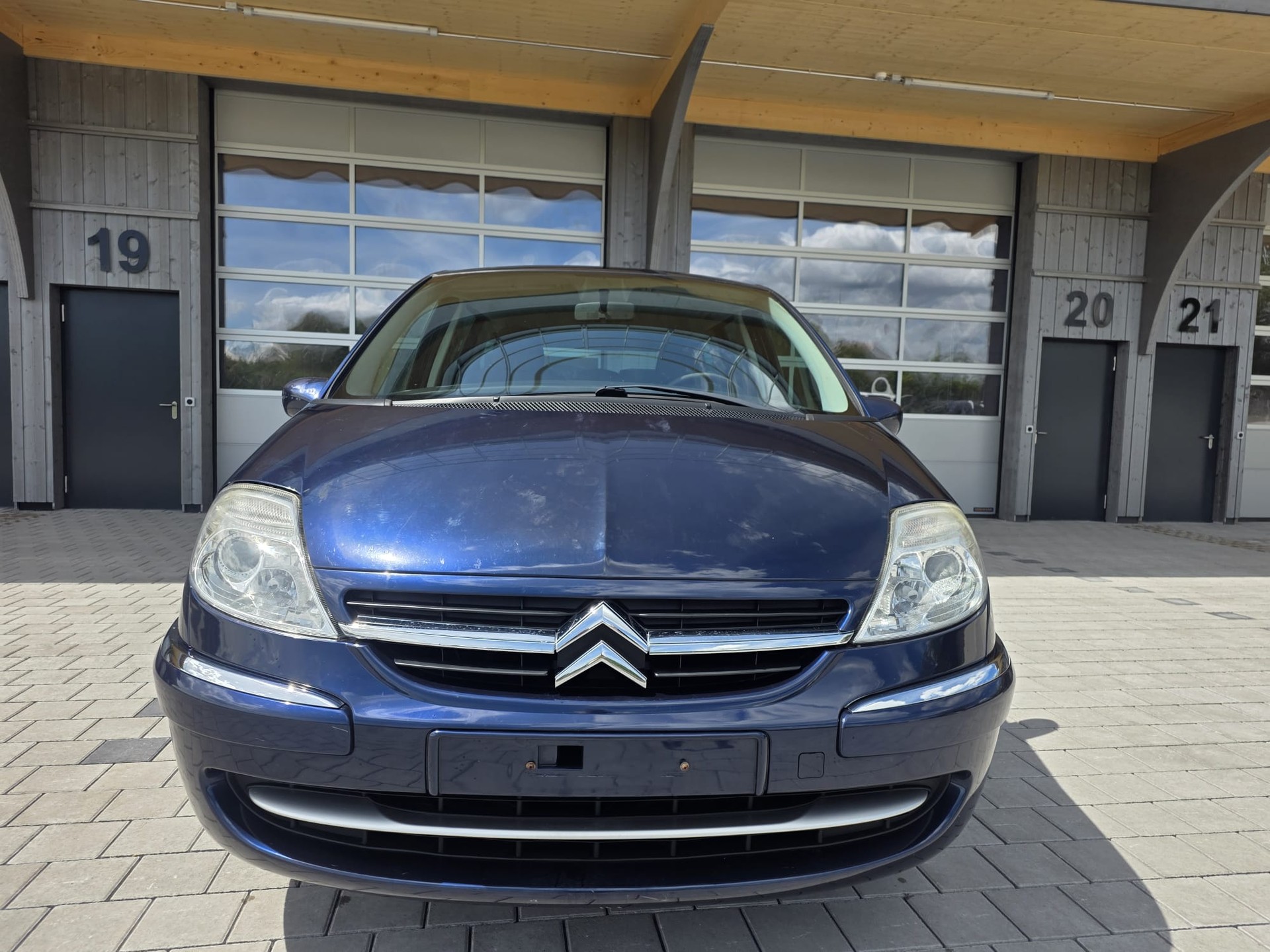 CITROEN C8 2.0 16V Essentiel (X)