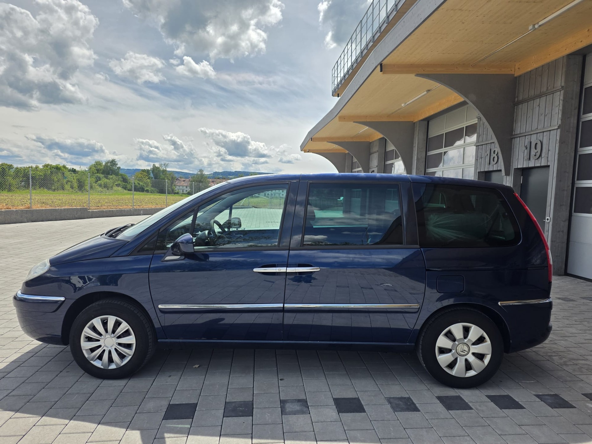 CITROEN C8 2.0 16V Essentiel (X)-image-3