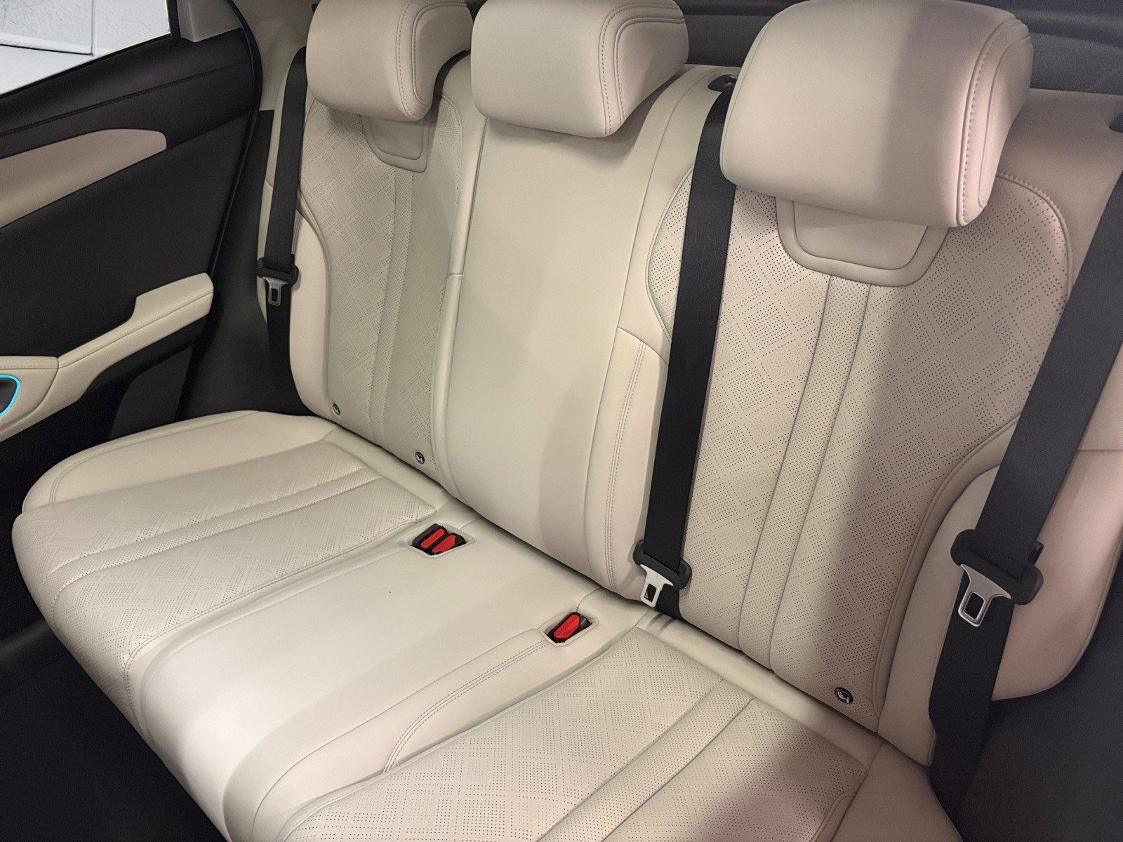 BYD Atto2 U DM-i BOOST / #1 Elite Dealer – AutoScout24 Award 2025 Winner-image-14