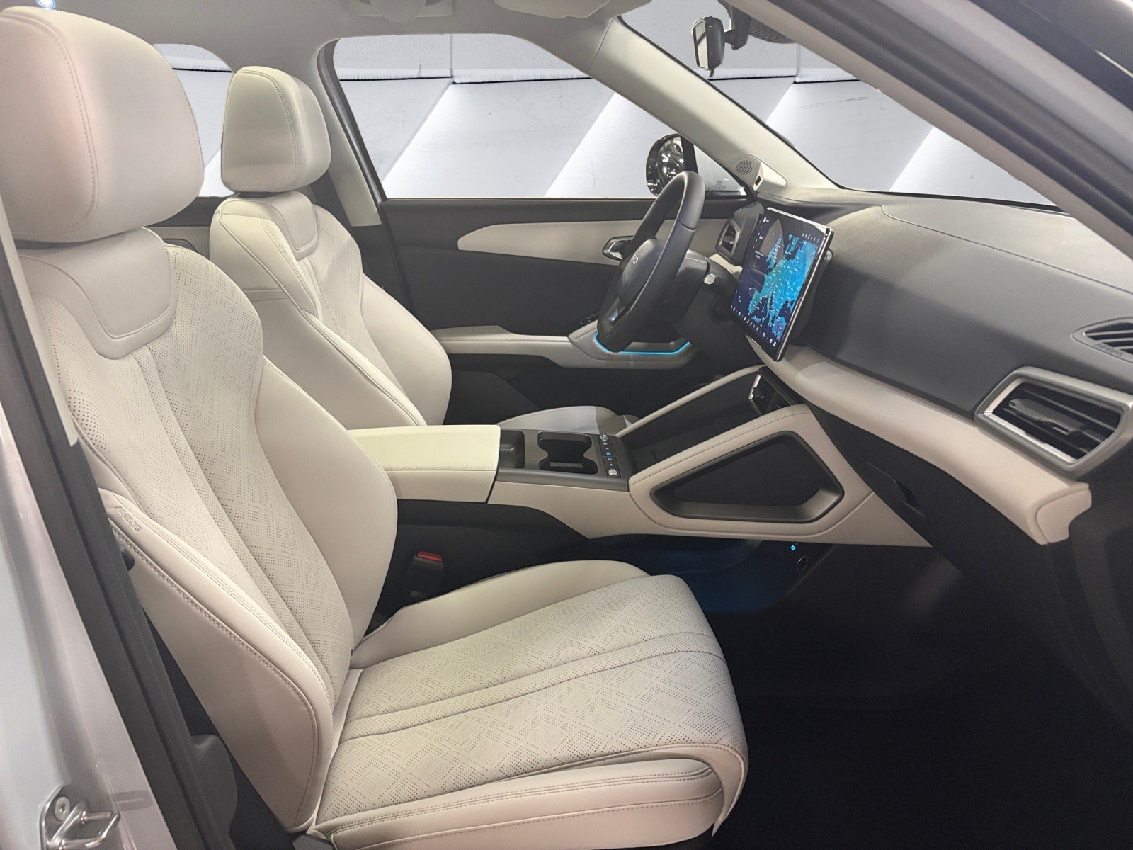 BYD Atto2 U DM-i BOOST / #1 Elite Dealer – AutoScout24 Award 2025 Winner-image-12