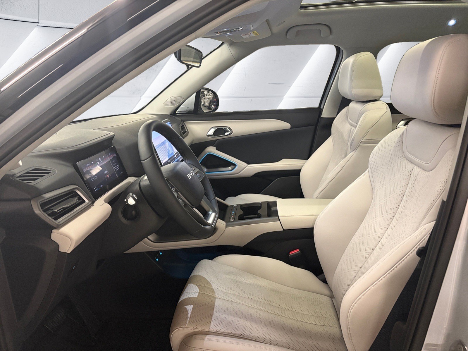 BYD Atto2 U DM-i BOOST / #1 Elite Dealer – AutoScout24 Award 2025 Winner-image-13