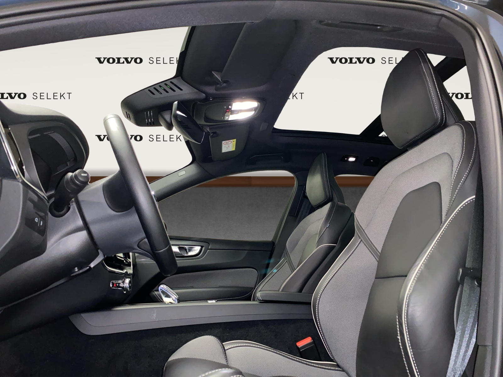 VOLVO XC60 2.0 T6 TE Plus Dark eAWD-image-6