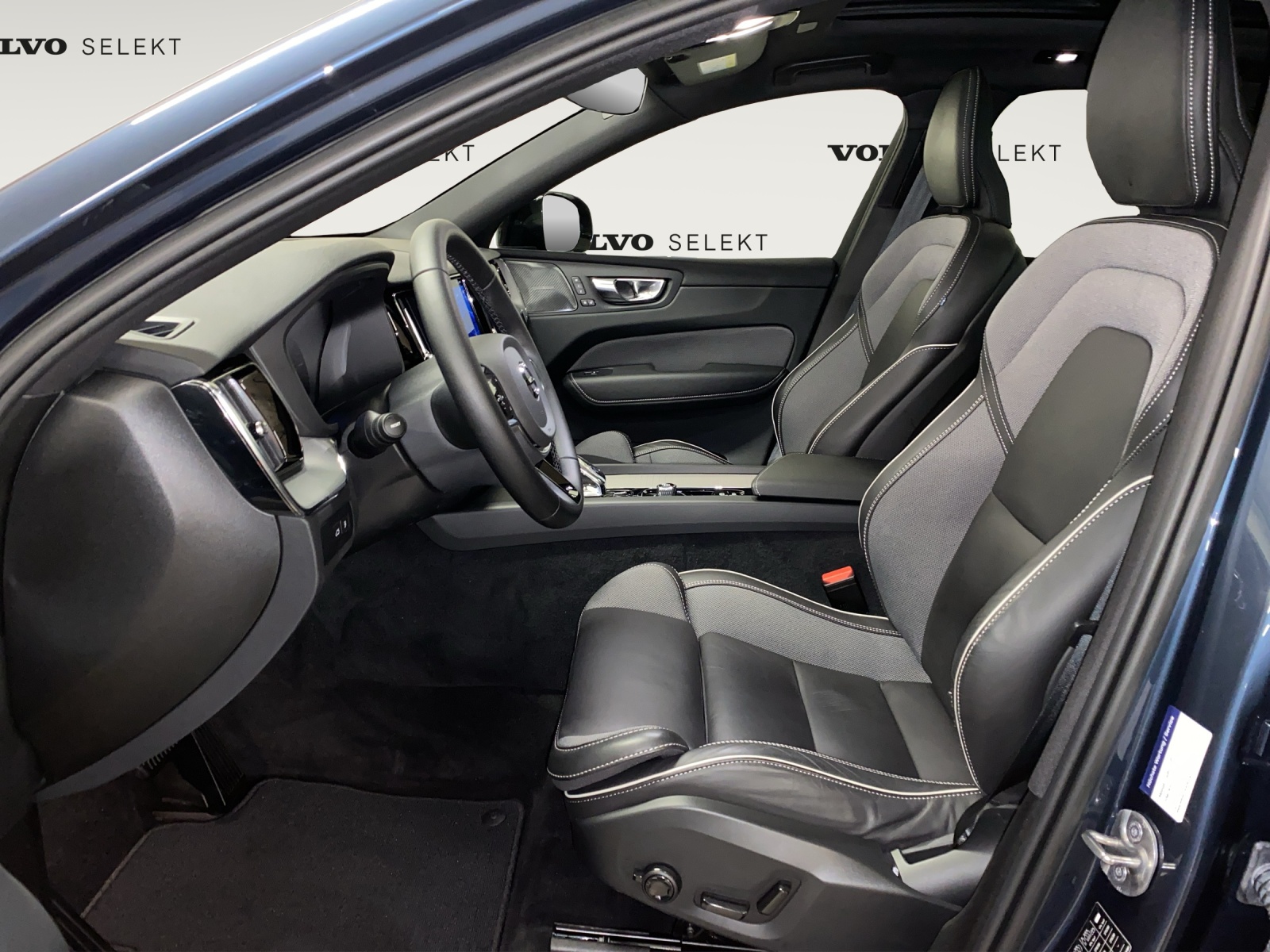 VOLVO XC60 2.0 T6 TE Plus Dark eAWD-image-5