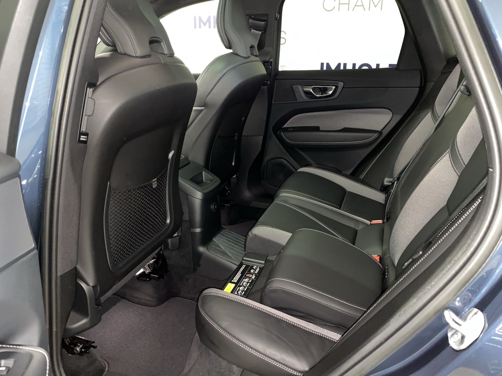VOLVO XC60 2.0 T6 TE Plus Dark eAWD-image-16