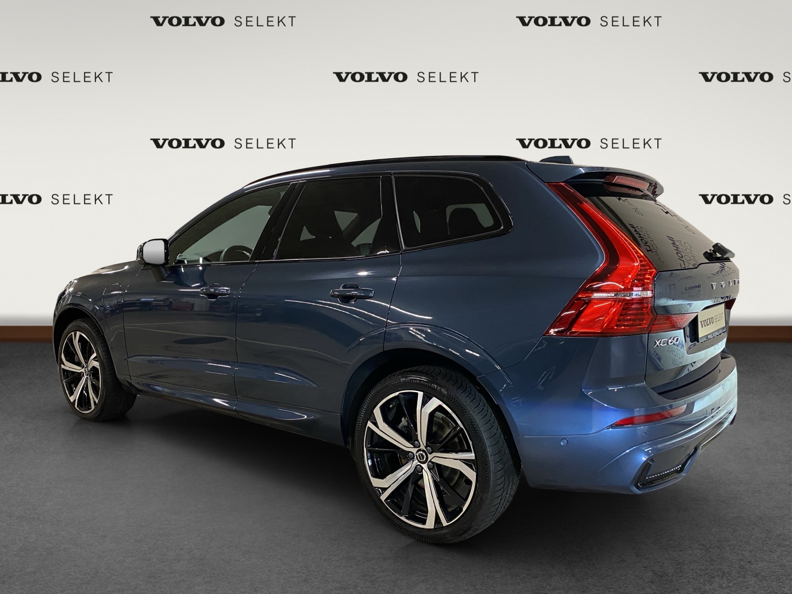 VOLVO XC60 2.0 T6 TE Plus Dark eAWD-image-2