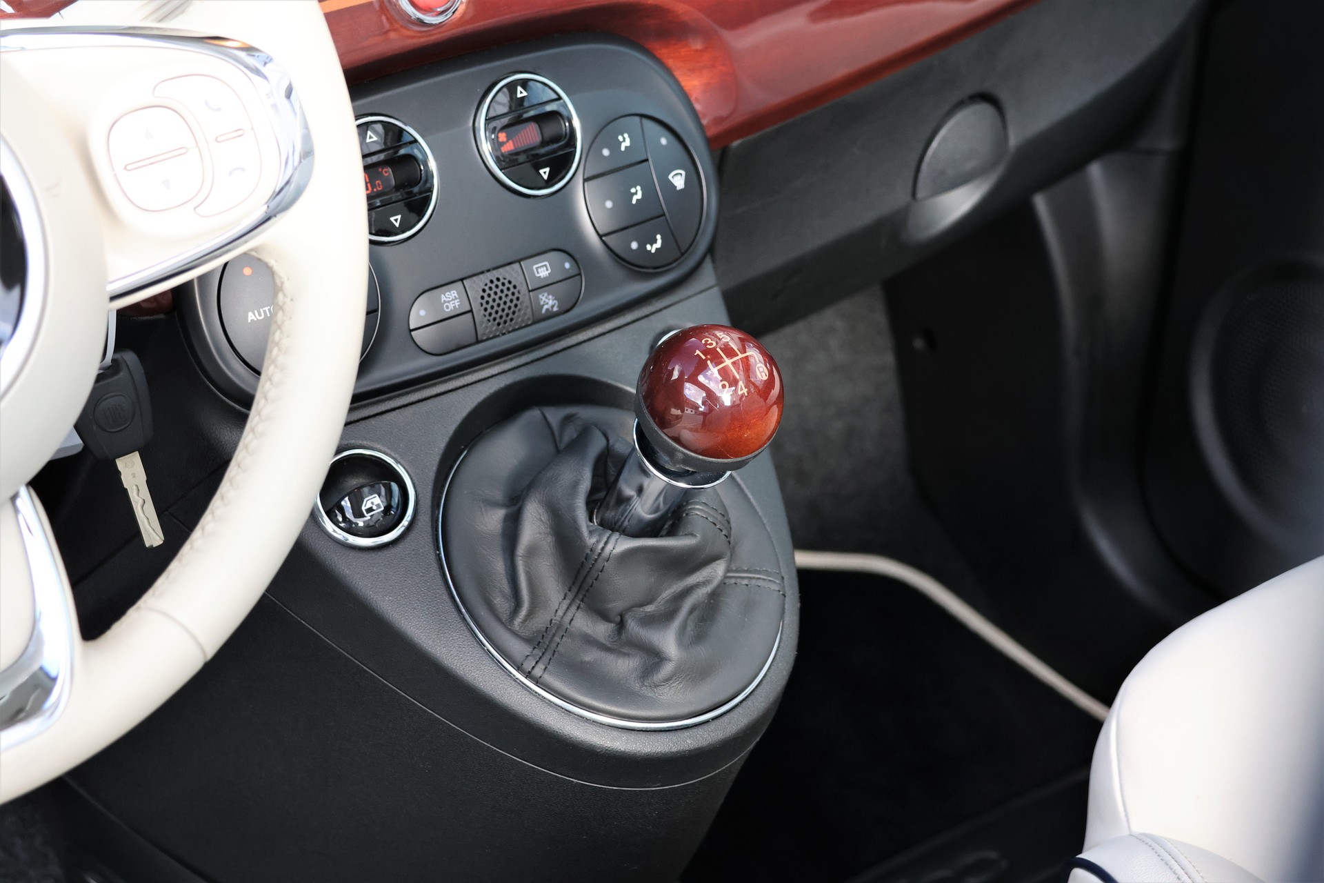 FIAT 500C 1.2 Riva Speziale-image-11