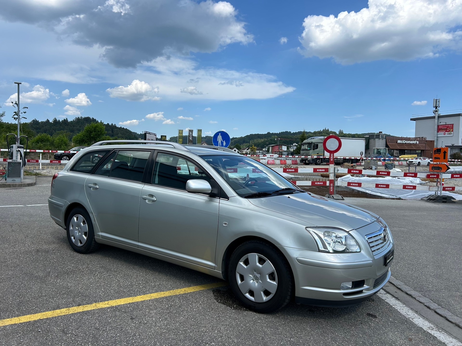 TOYOTA Avensis 1.8 VVT-i Linea Luna Sportswagon-image-3