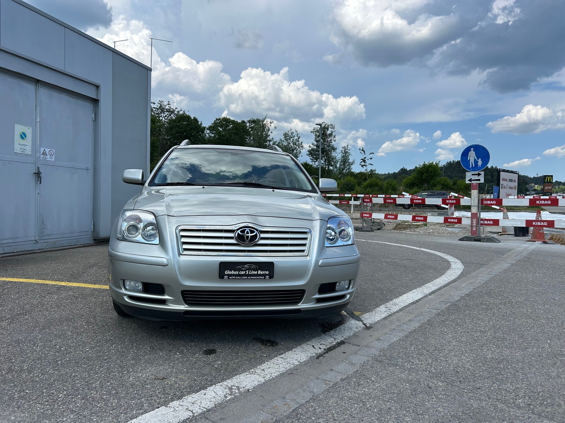 TOYOTA Avensis 1.8 VVT-i Linea Luna Sportswagon-image-1