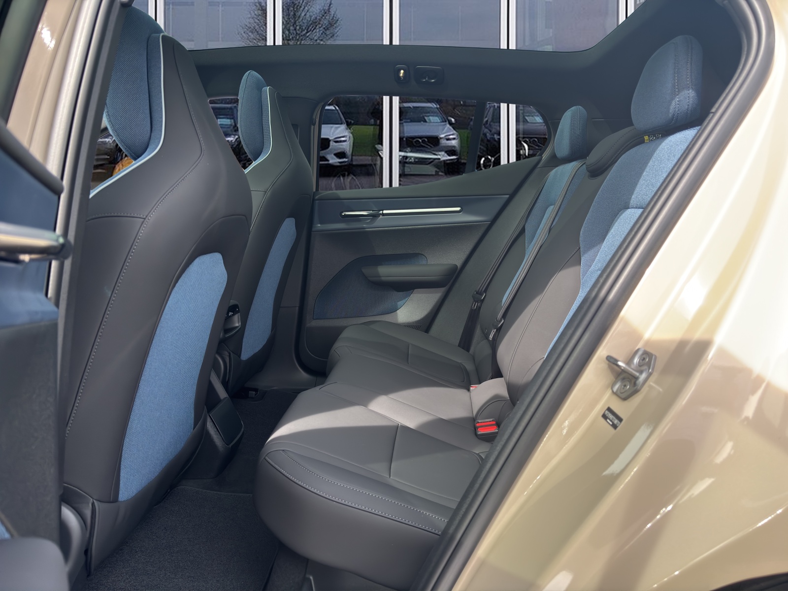 VOLVO EX30 CC E60 Twin Performance AWD-image-13