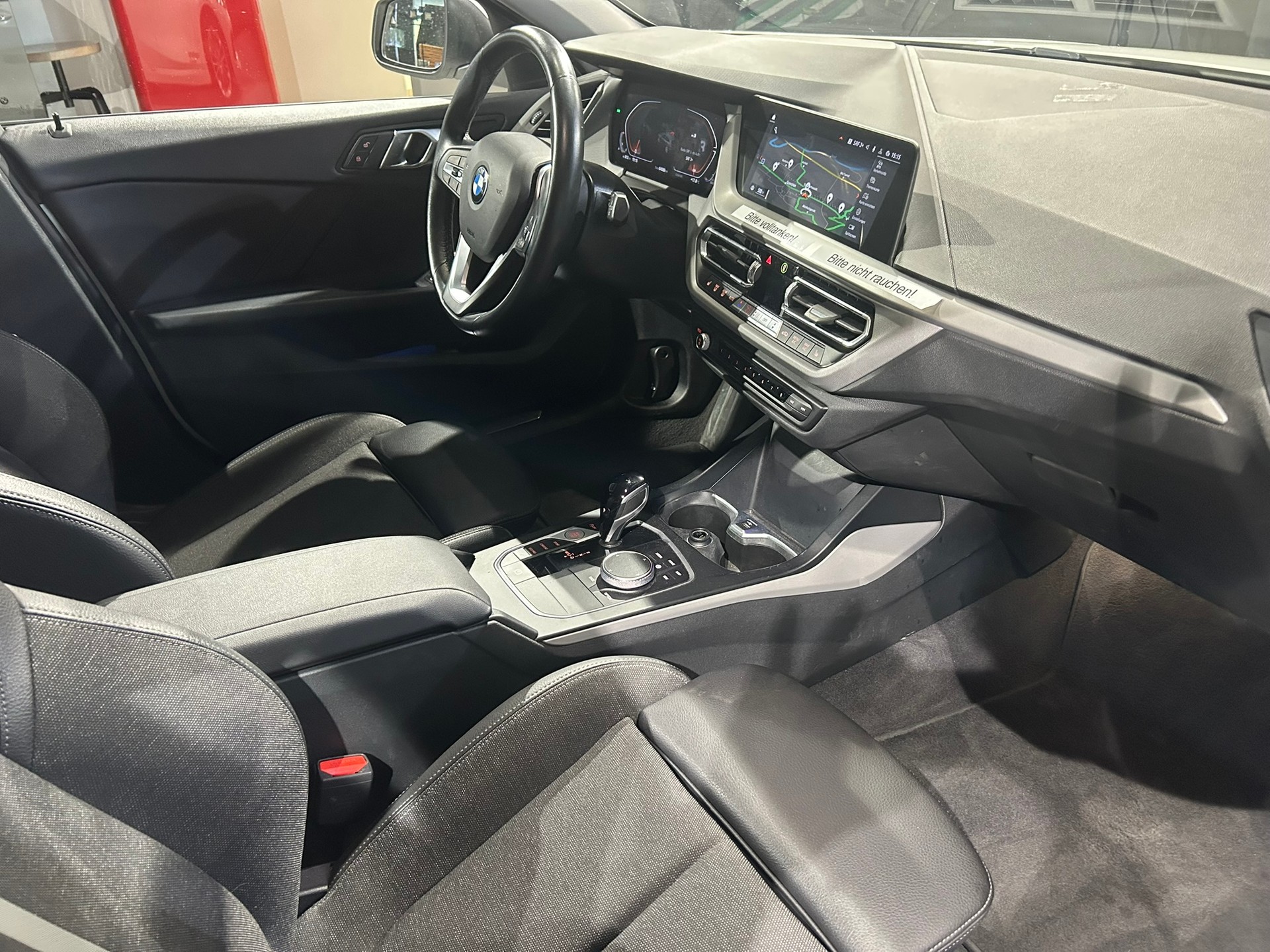 BMW 118i Essential Edition Steptronic-image-23