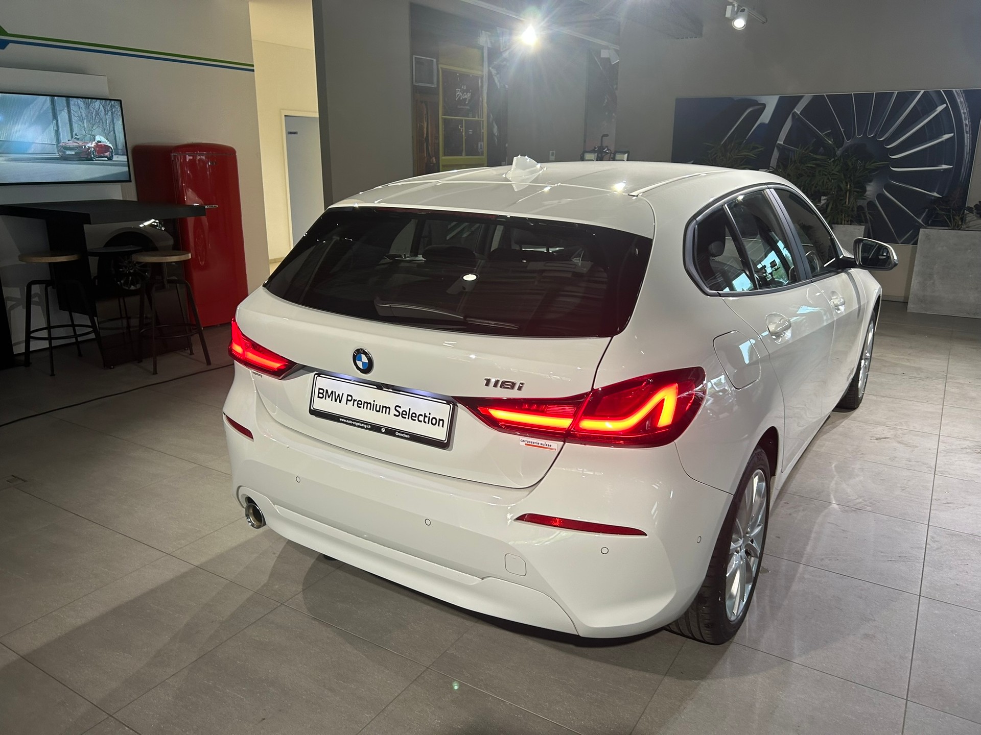 BMW 118i Essential Edition Steptronic-image-11