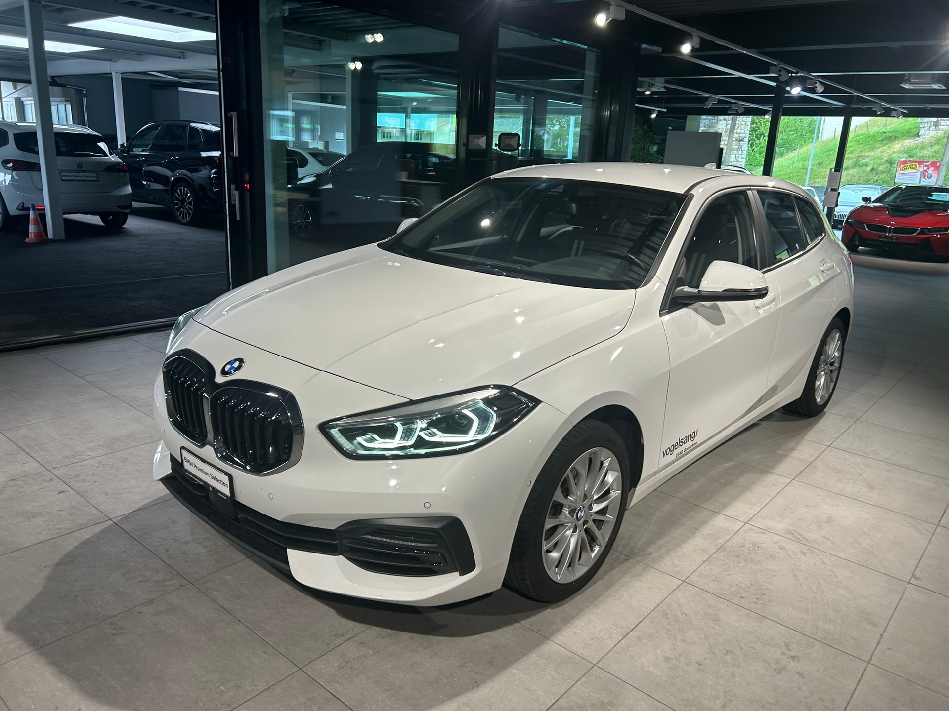 BMW 118i Essential Edition Steptronic-image-7