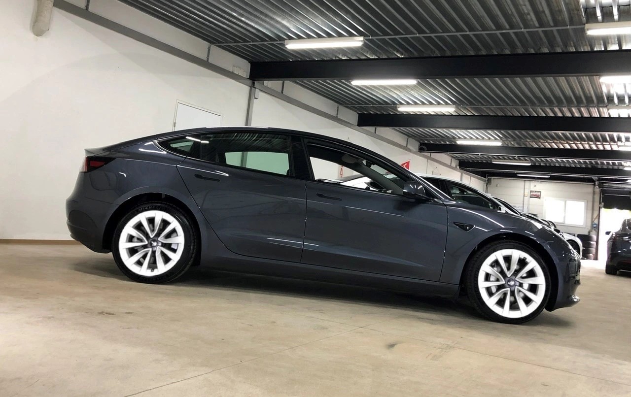 TESLA Model 3 RWD 2022 LFP Akku / AMD Ryzen / AP 3.0-showroom-element-3