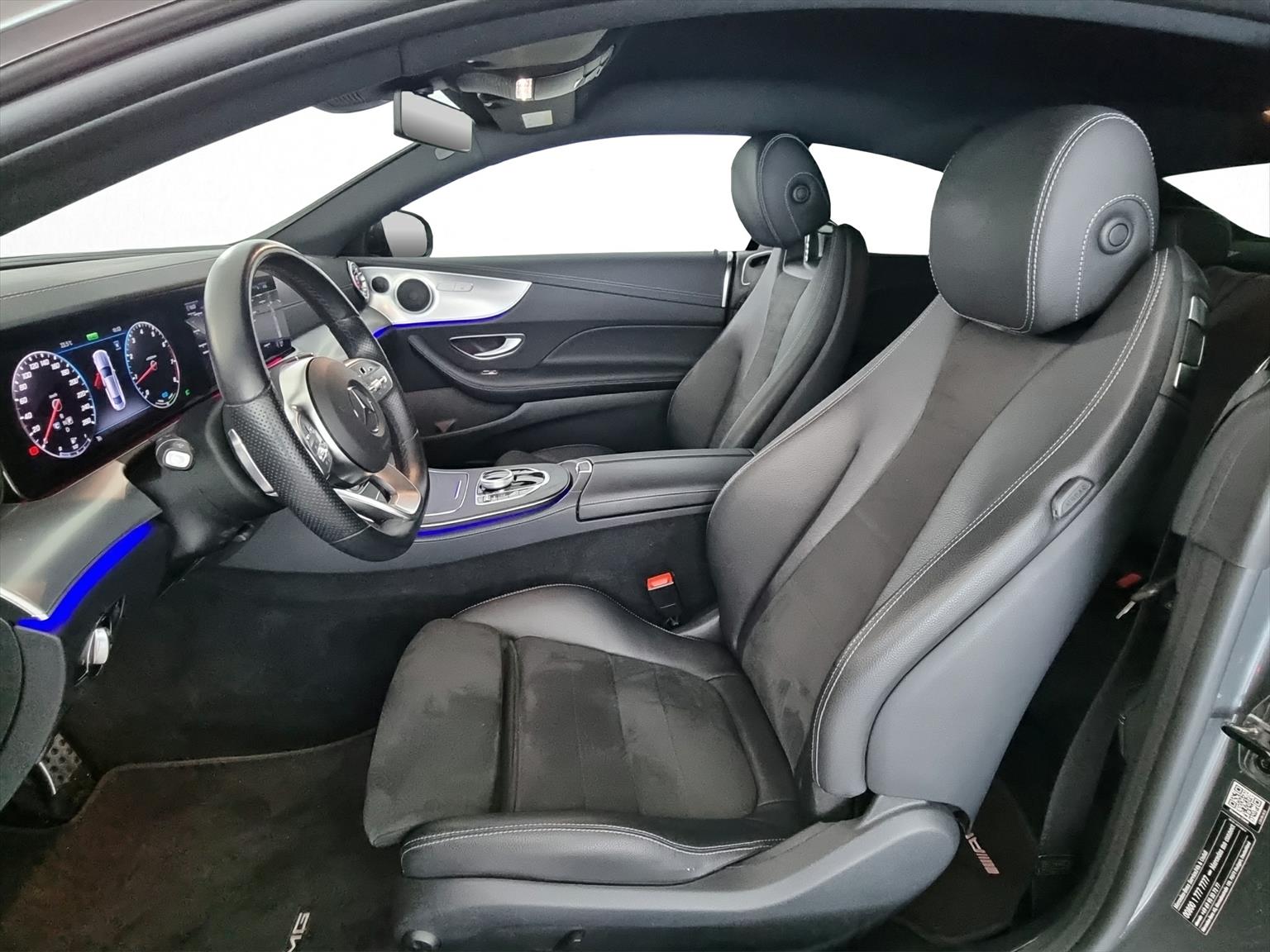 MERCEDES-BENZ E 200 AMG Line Coupé-image-5