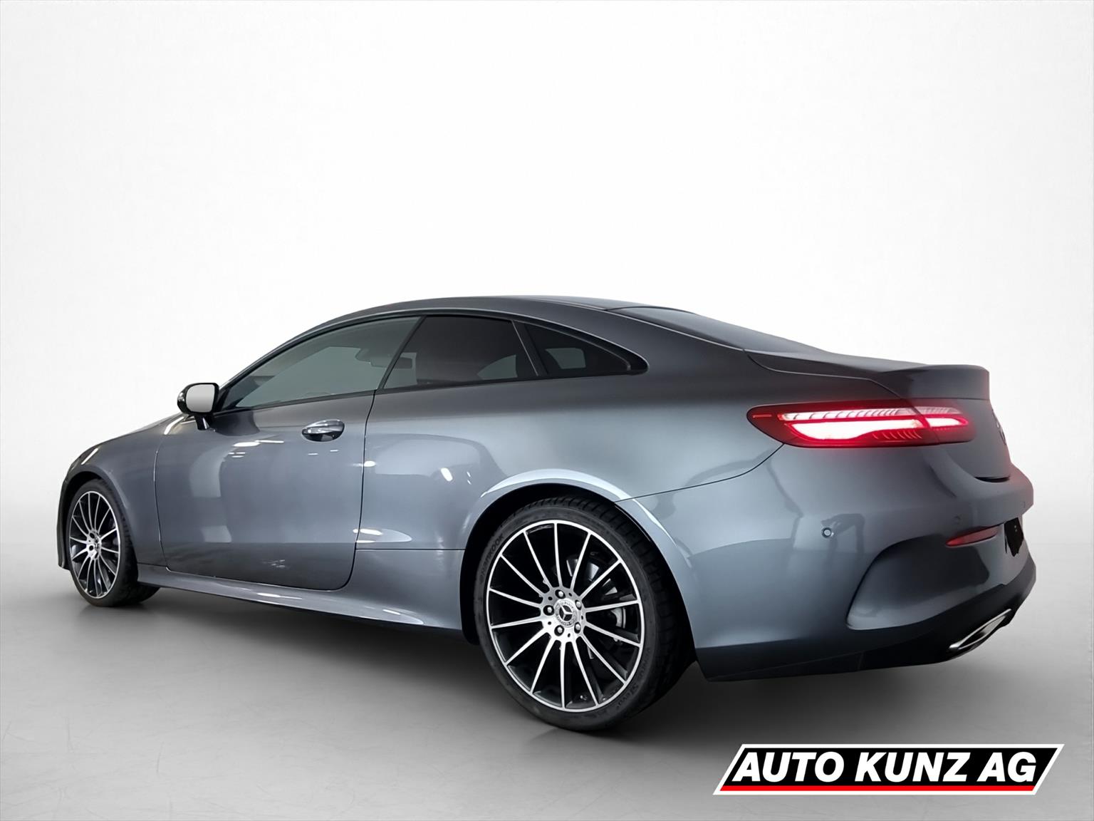 MERCEDES-BENZ E 200 AMG Line Coupé-showroom-element-3