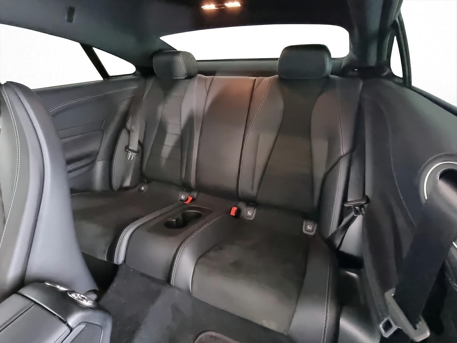 MERCEDES-BENZ E 200 AMG Line Coupé-image-6