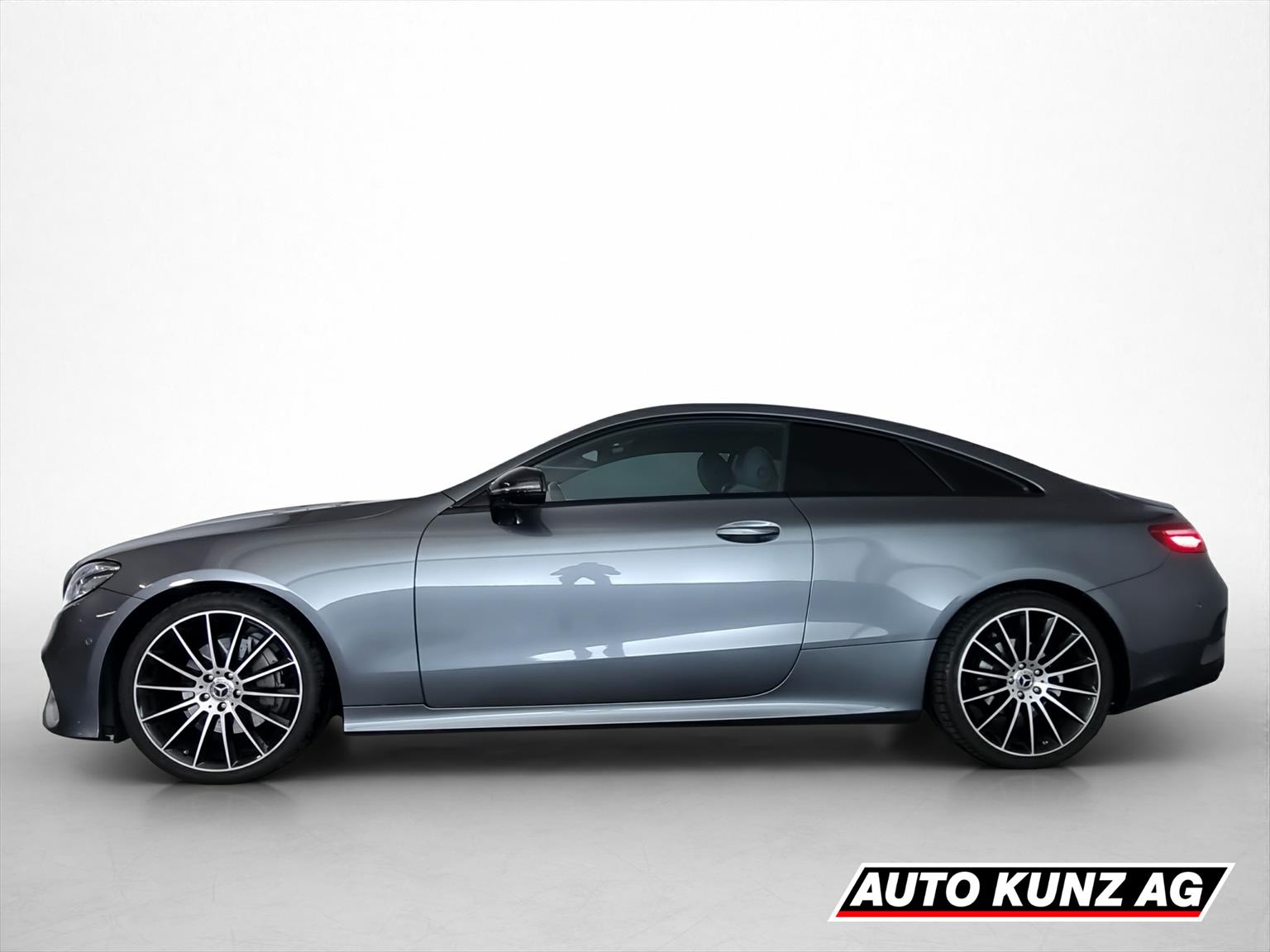 MERCEDES-BENZ E 200 AMG Line Coupé-showroom-element-2