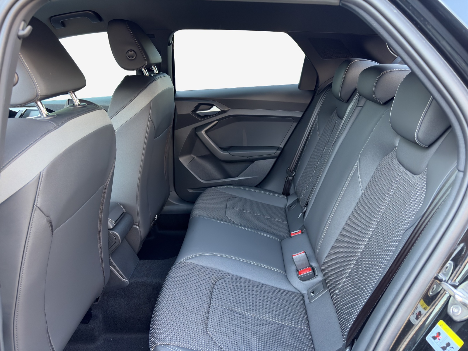 AUDI A1 Sportback 30 TFSI S Line Attraction S-tronic-image-11
