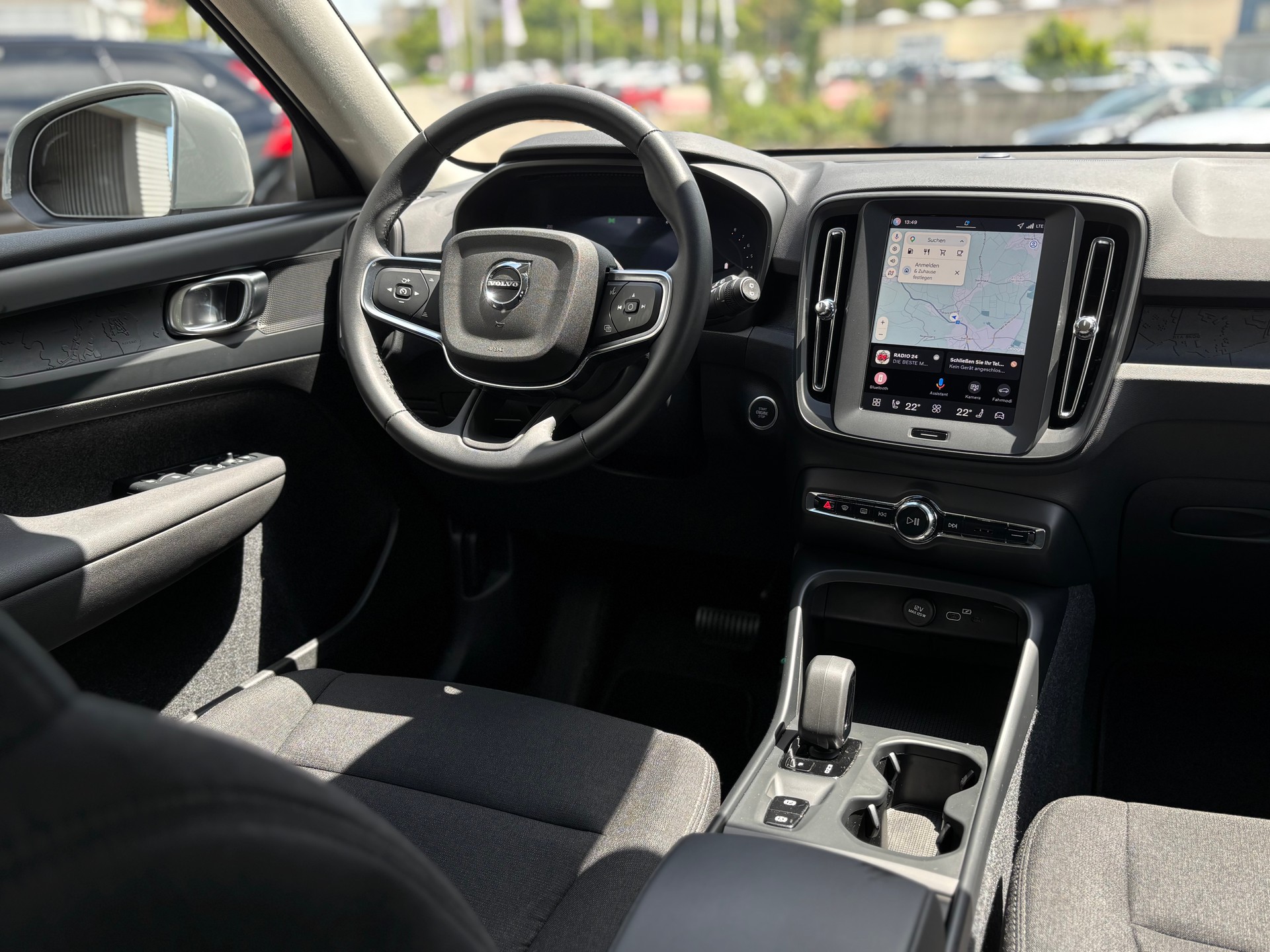VOLVO XC40 2.0 B3 MH Essential-image-13