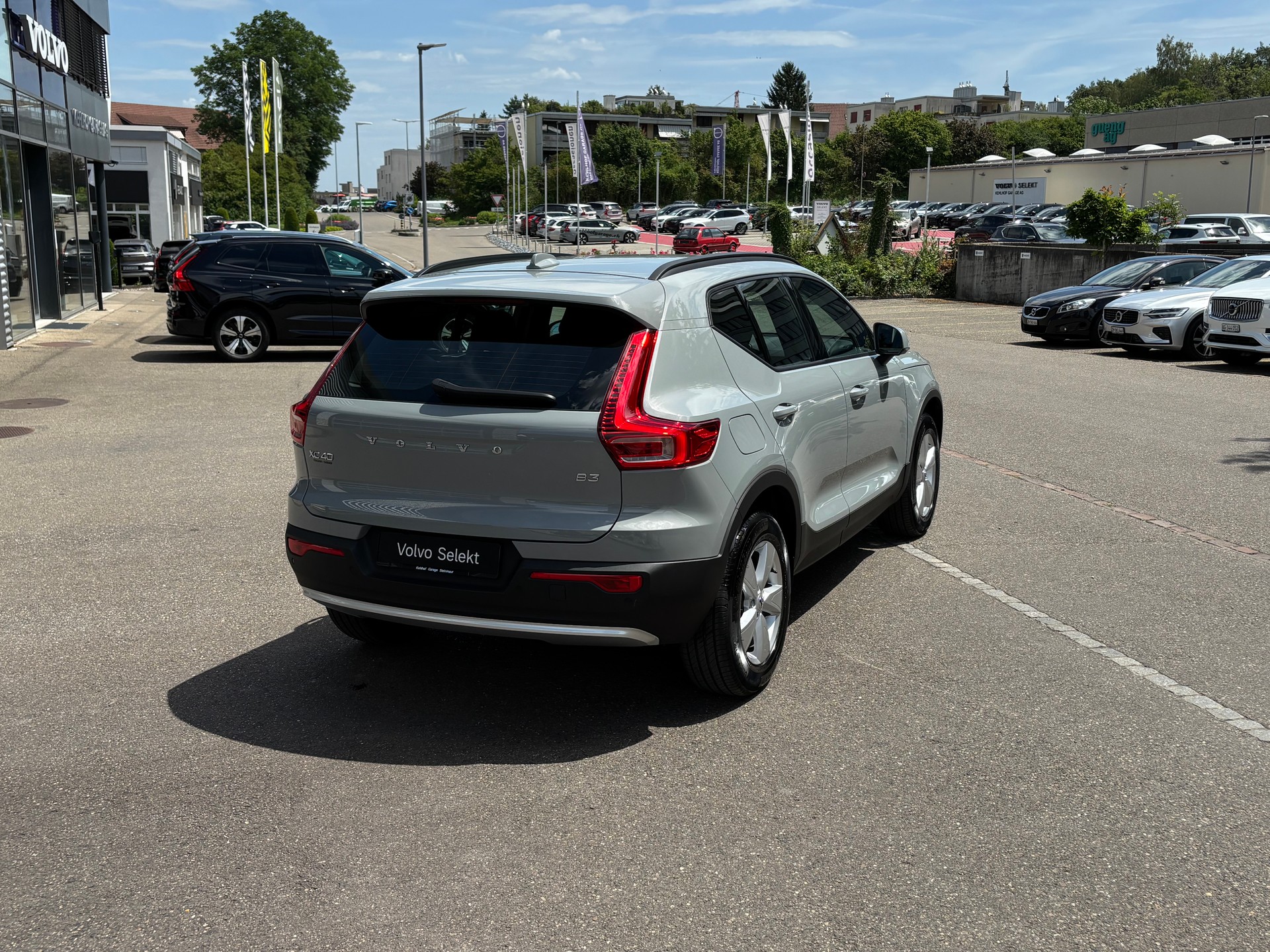 VOLVO XC40 2.0 B3 MH Essential-image-5