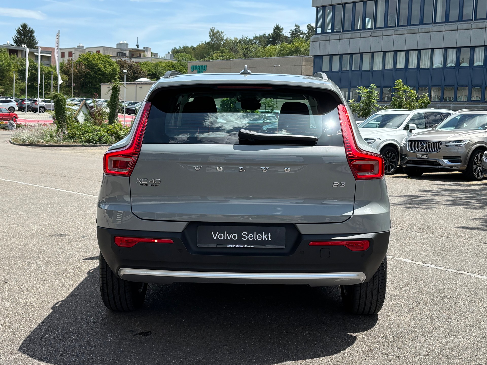 VOLVO XC40 2.0 B3 MH Essential-image-8