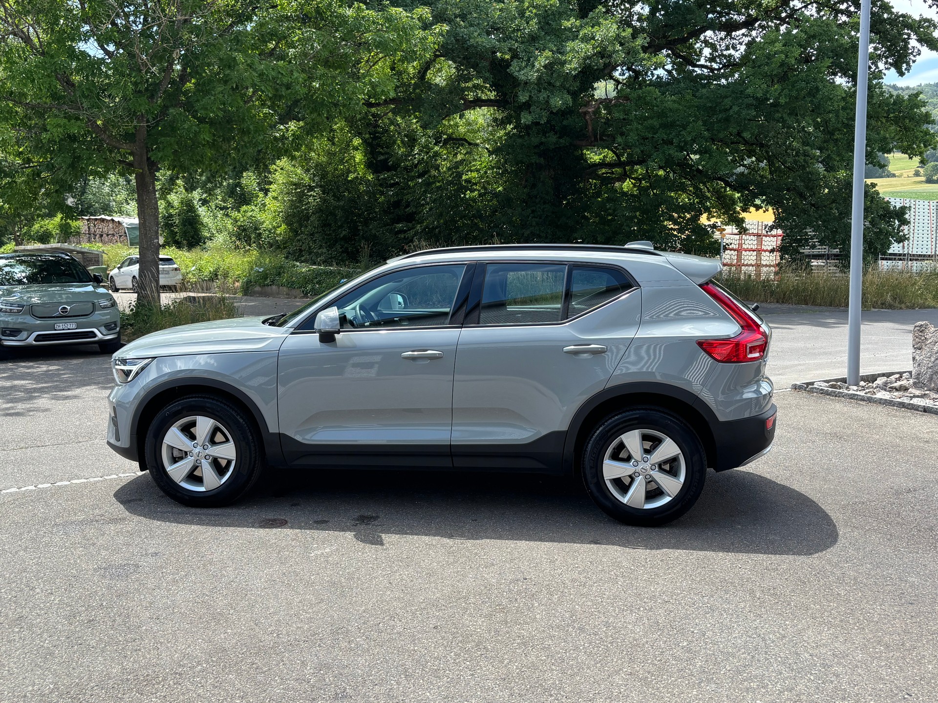 VOLVO XC40 2.0 B3 MH Essential-image-4