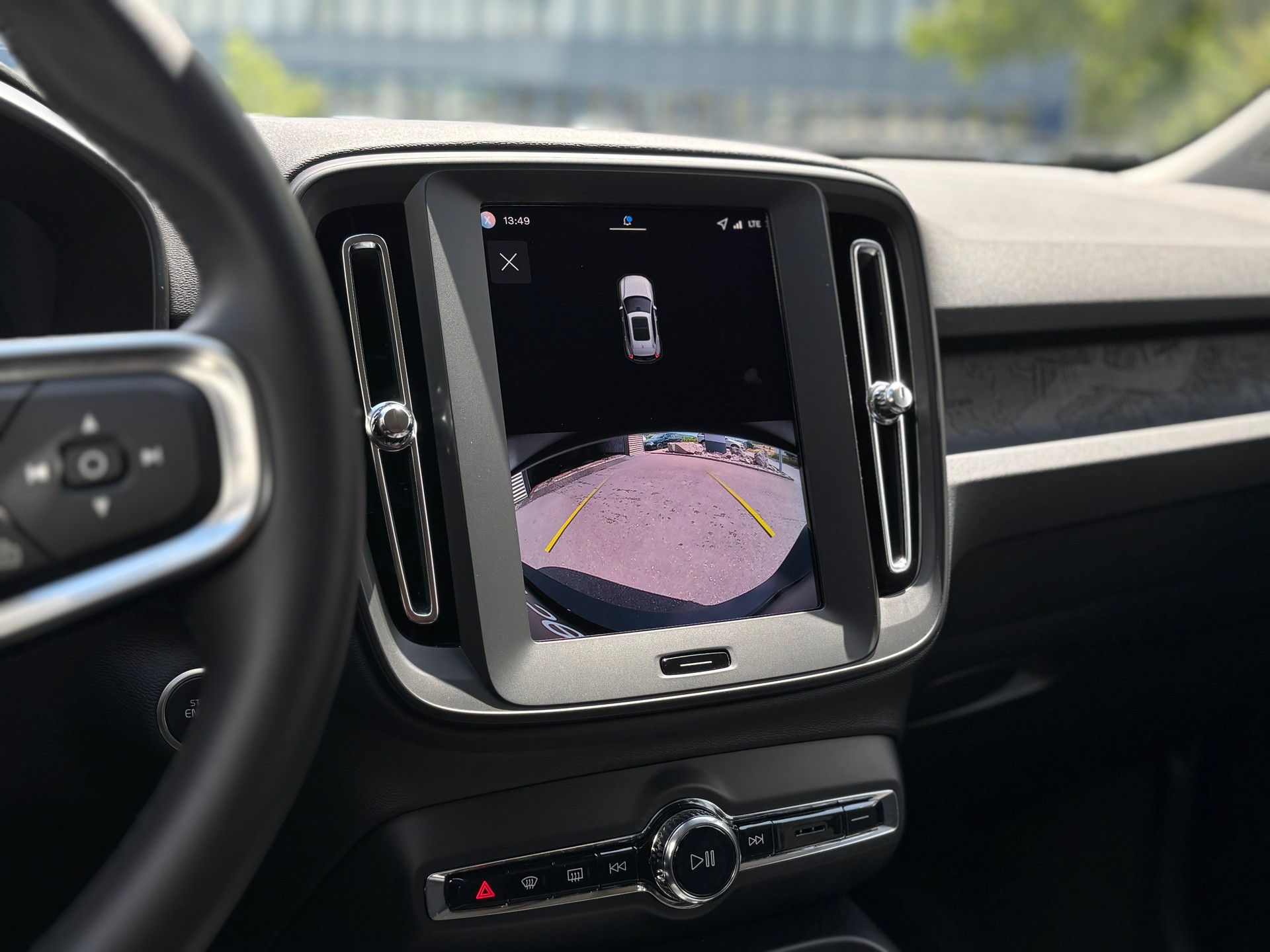 VOLVO XC40 2.0 B3 MH Essential-image-14