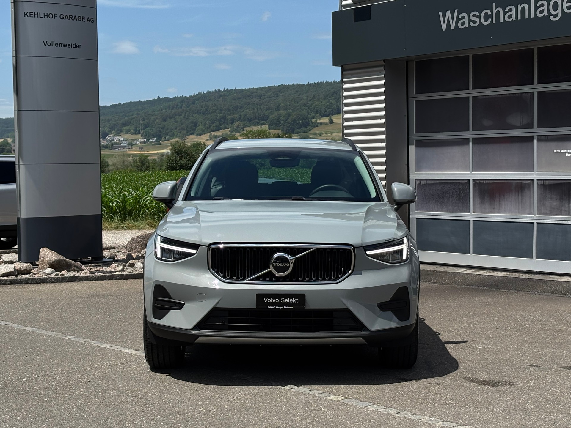 VOLVO XC40 2.0 B3 MH Essential-image-7