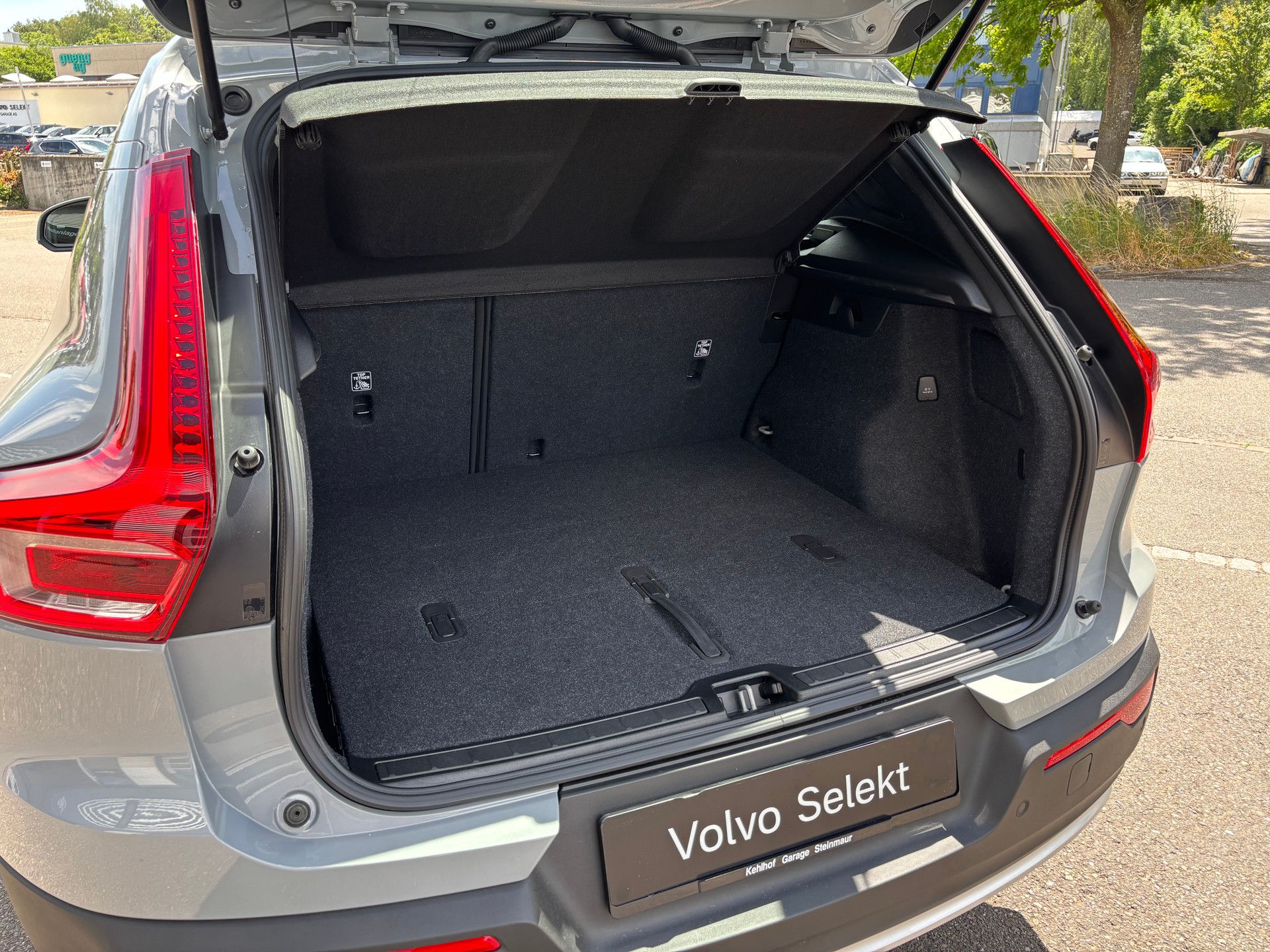 VOLVO XC40 2.0 B3 MH Essential-image-9