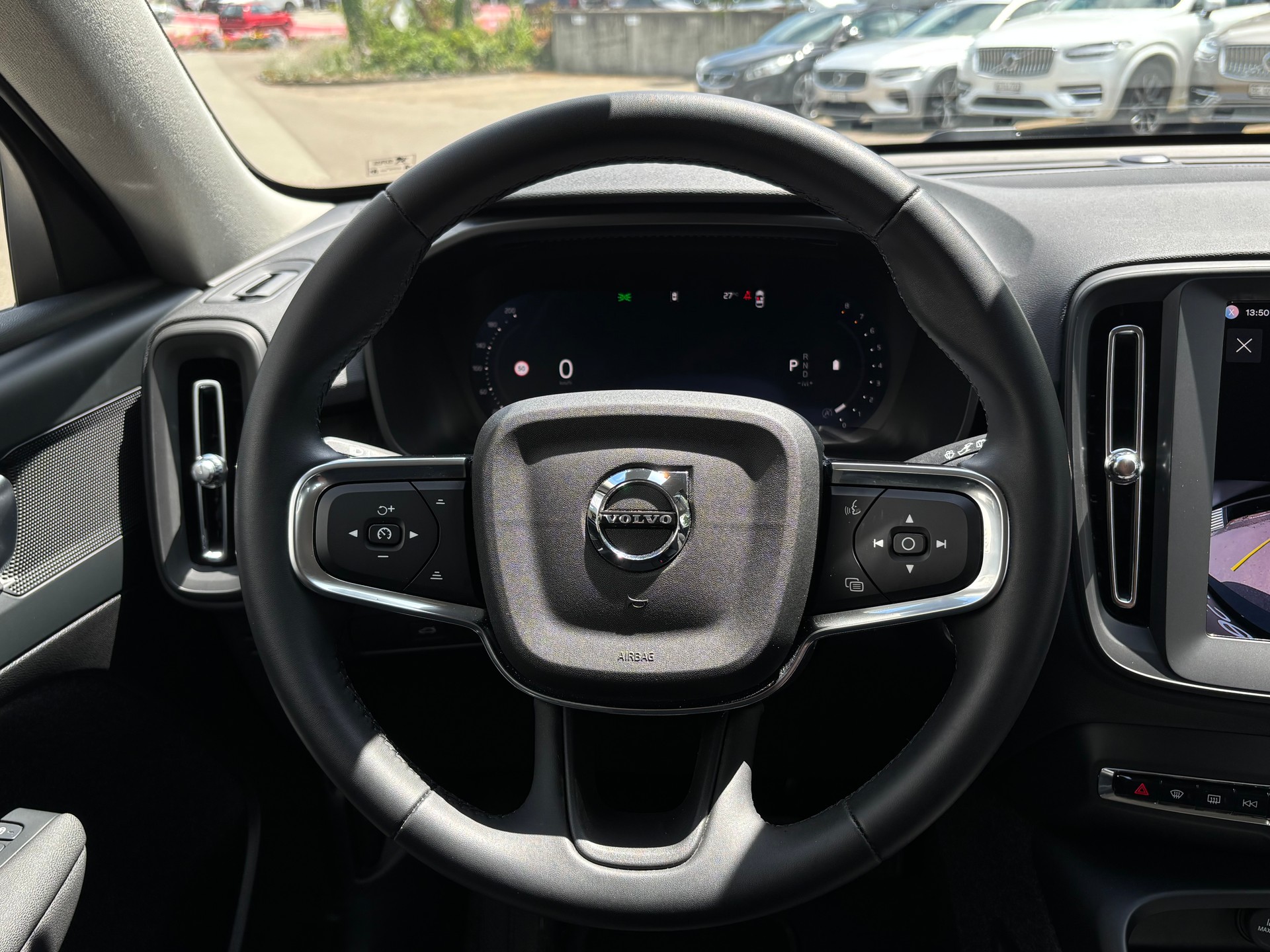 VOLVO XC40 2.0 B3 MH Essential-image-17