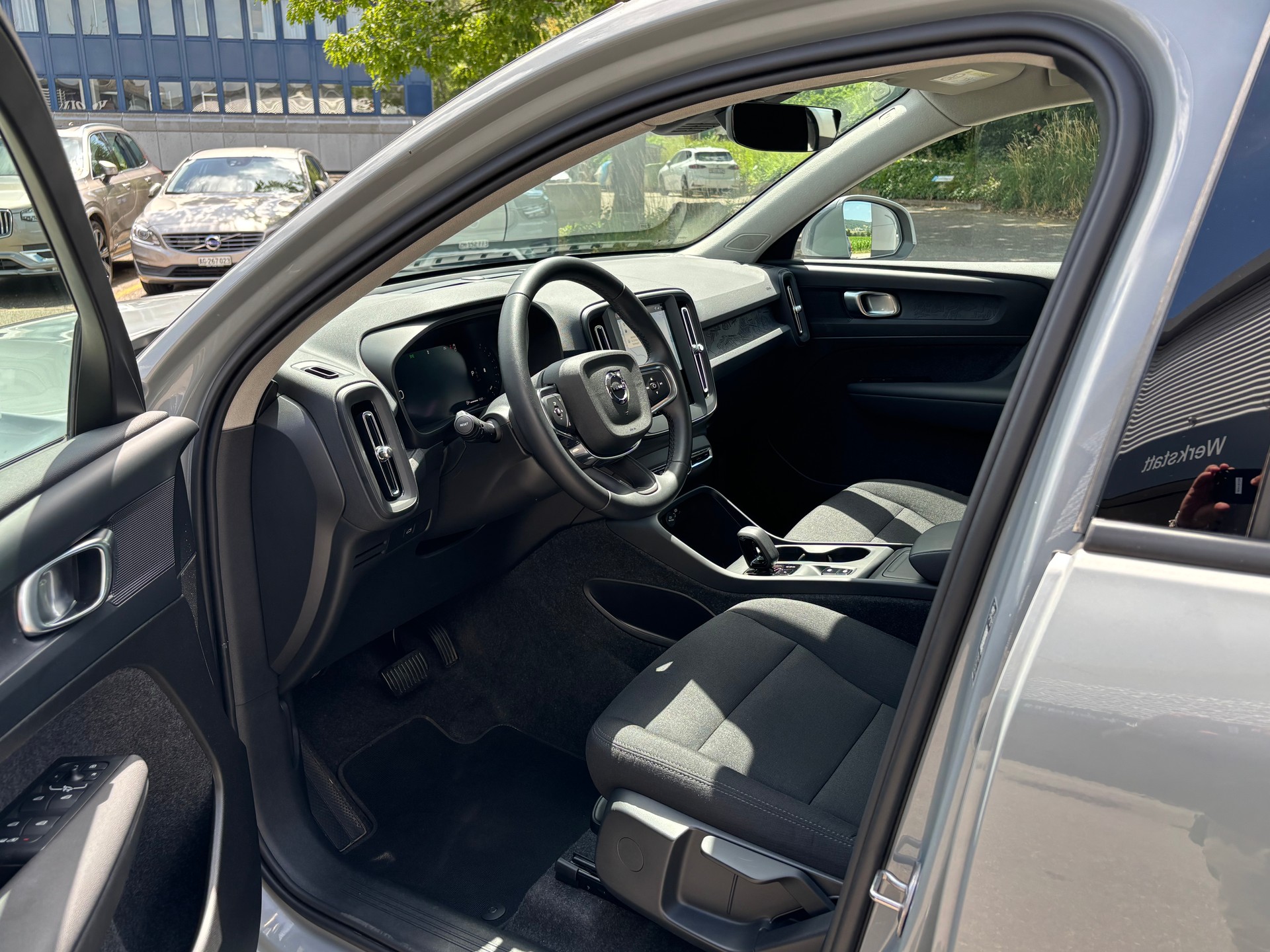 VOLVO XC40 2.0 B3 MH Essential-showroom-element-2