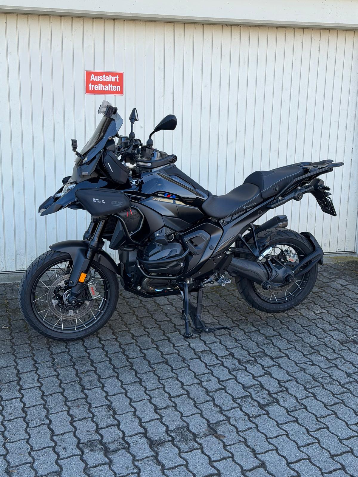 BMW R 1300 GS-image-1