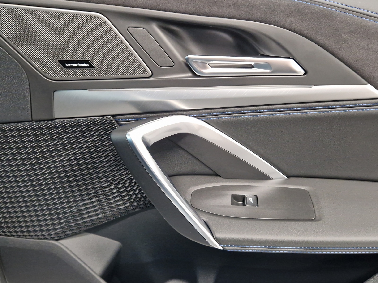 BMW X1 xDrive M35i-image-5