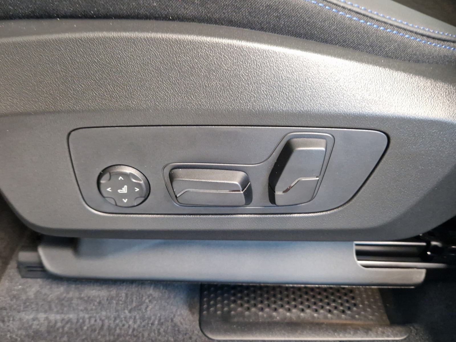 BMW X1 xDrive M35i-image-8