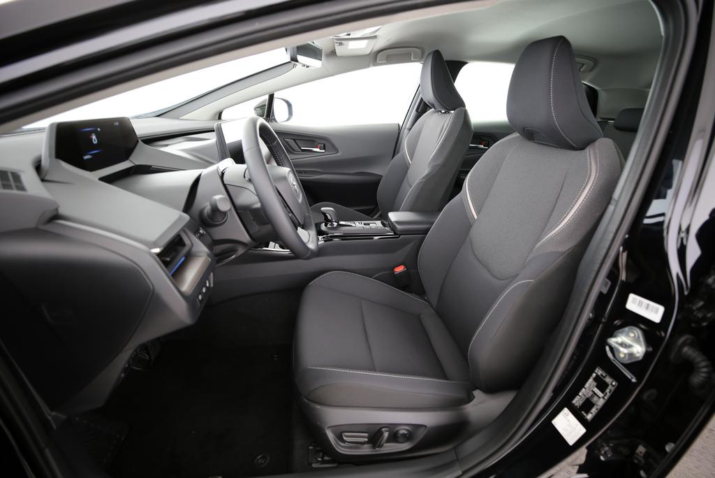 TOYOTA Prius 2.0 Plug-In-Hybrid Style-showroom-element-3