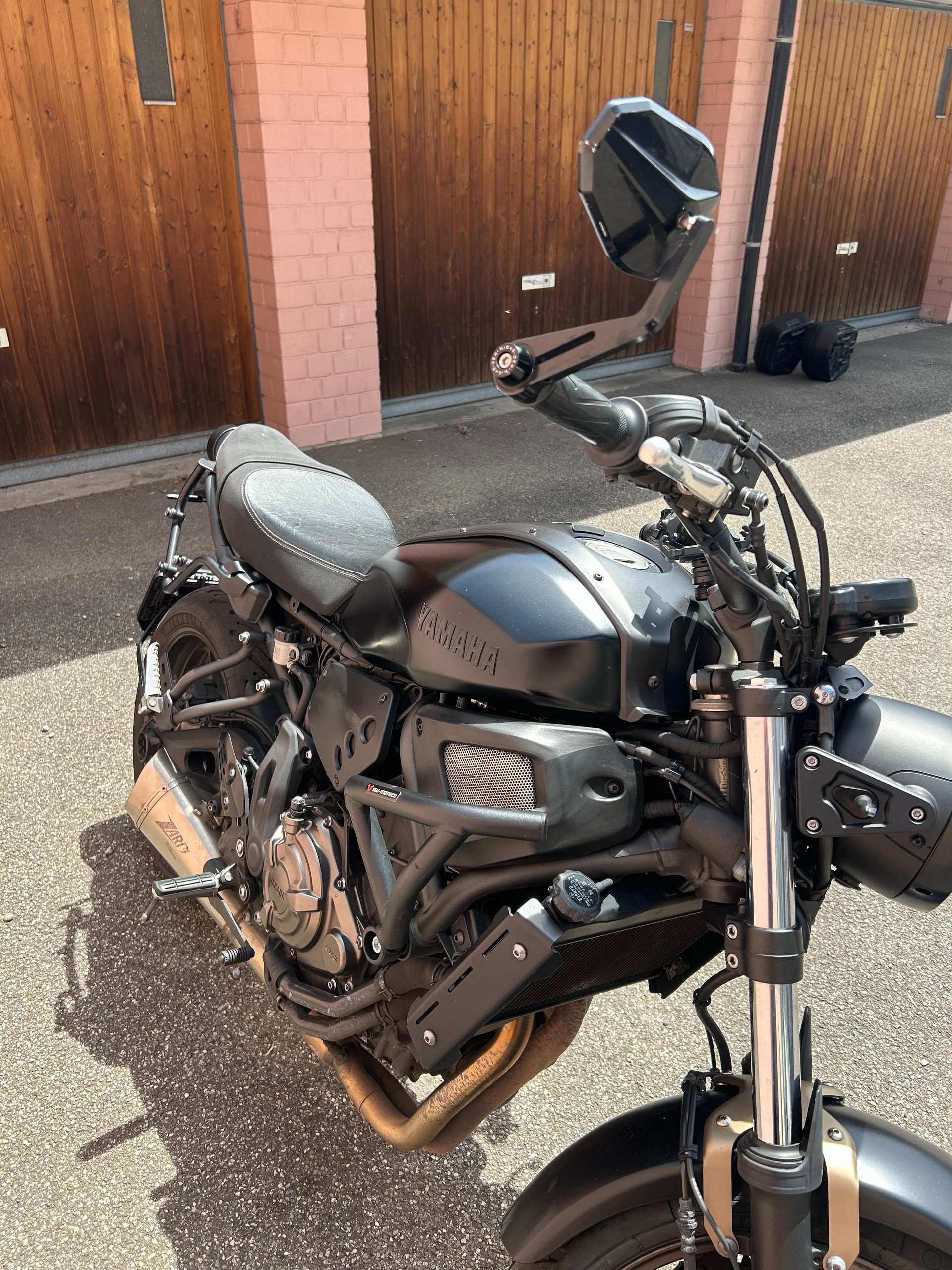 YAMAHA XSR 700-image-1