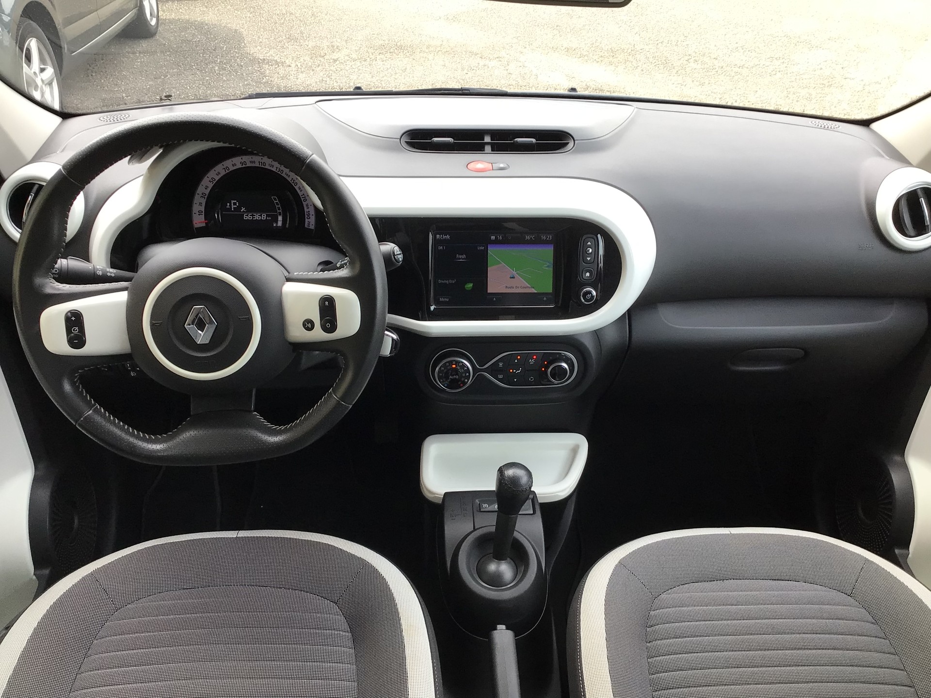 RENAULT Twingo 0.9 Intens EDC-image-8